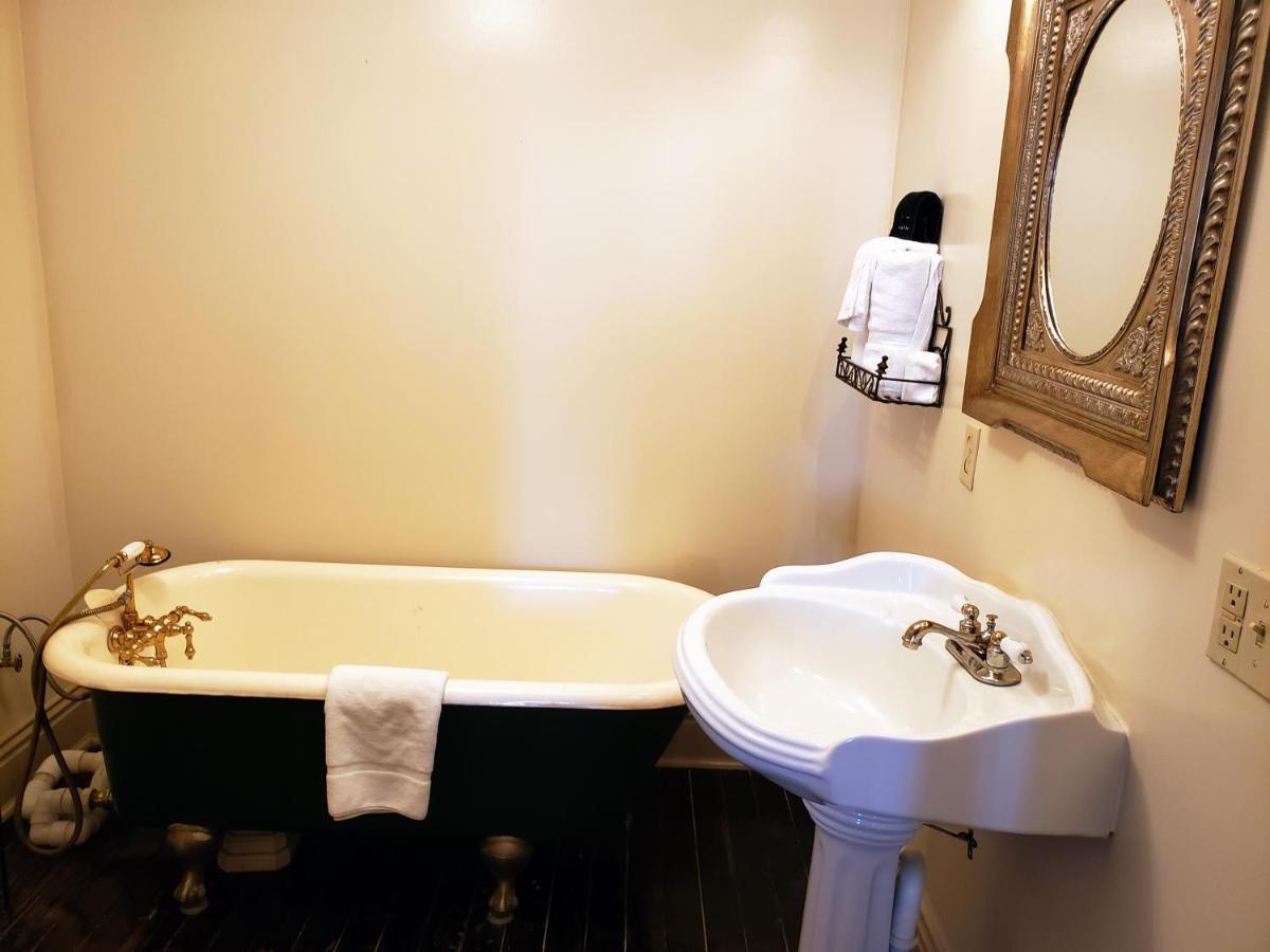 Iron Horse Hotel Blackwater Bagian luar foto