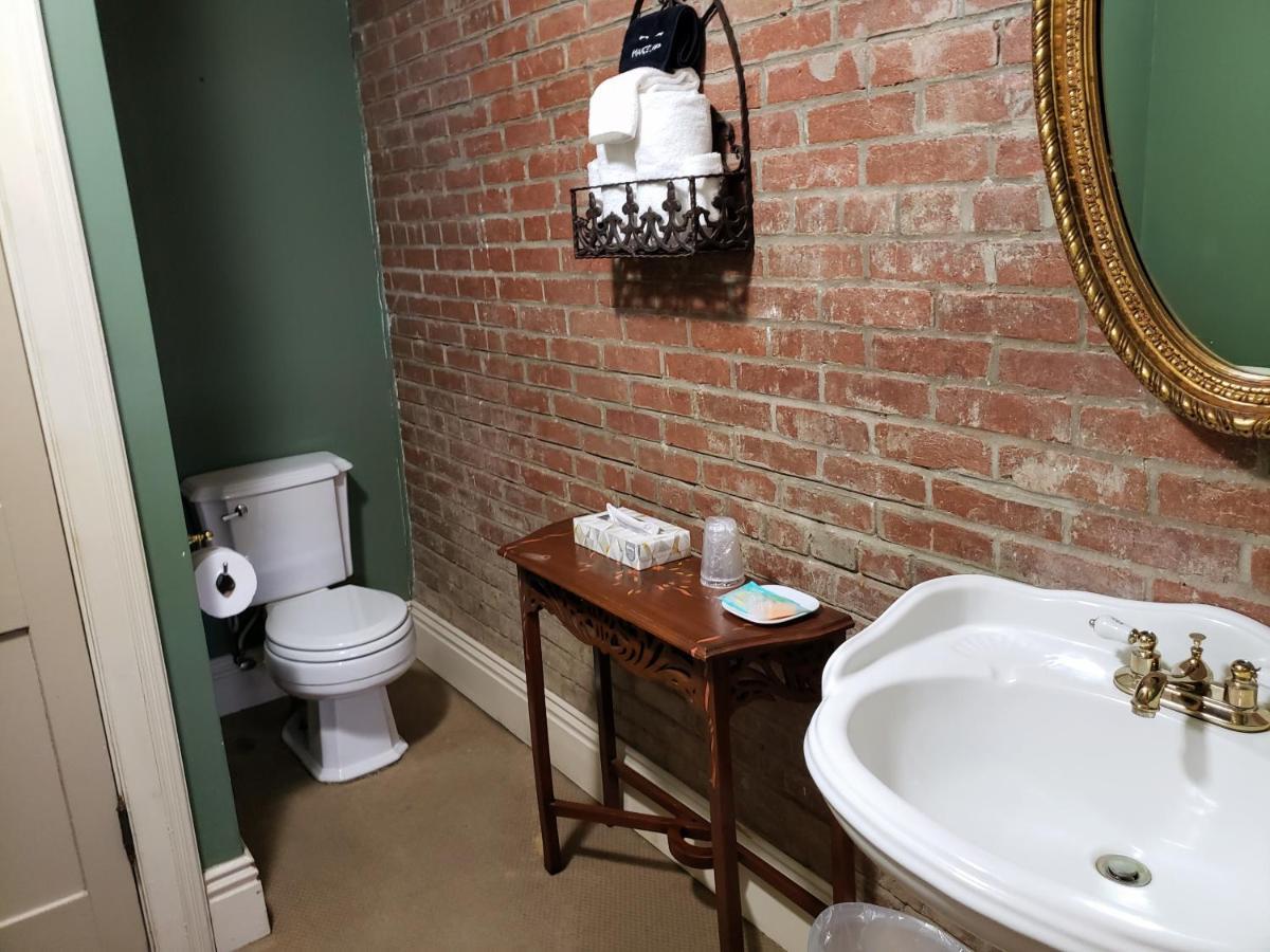 Iron Horse Hotel Blackwater Bagian luar foto