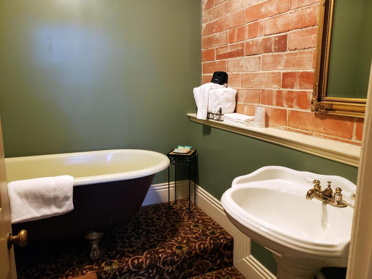 Iron Horse Hotel Blackwater Bagian luar foto