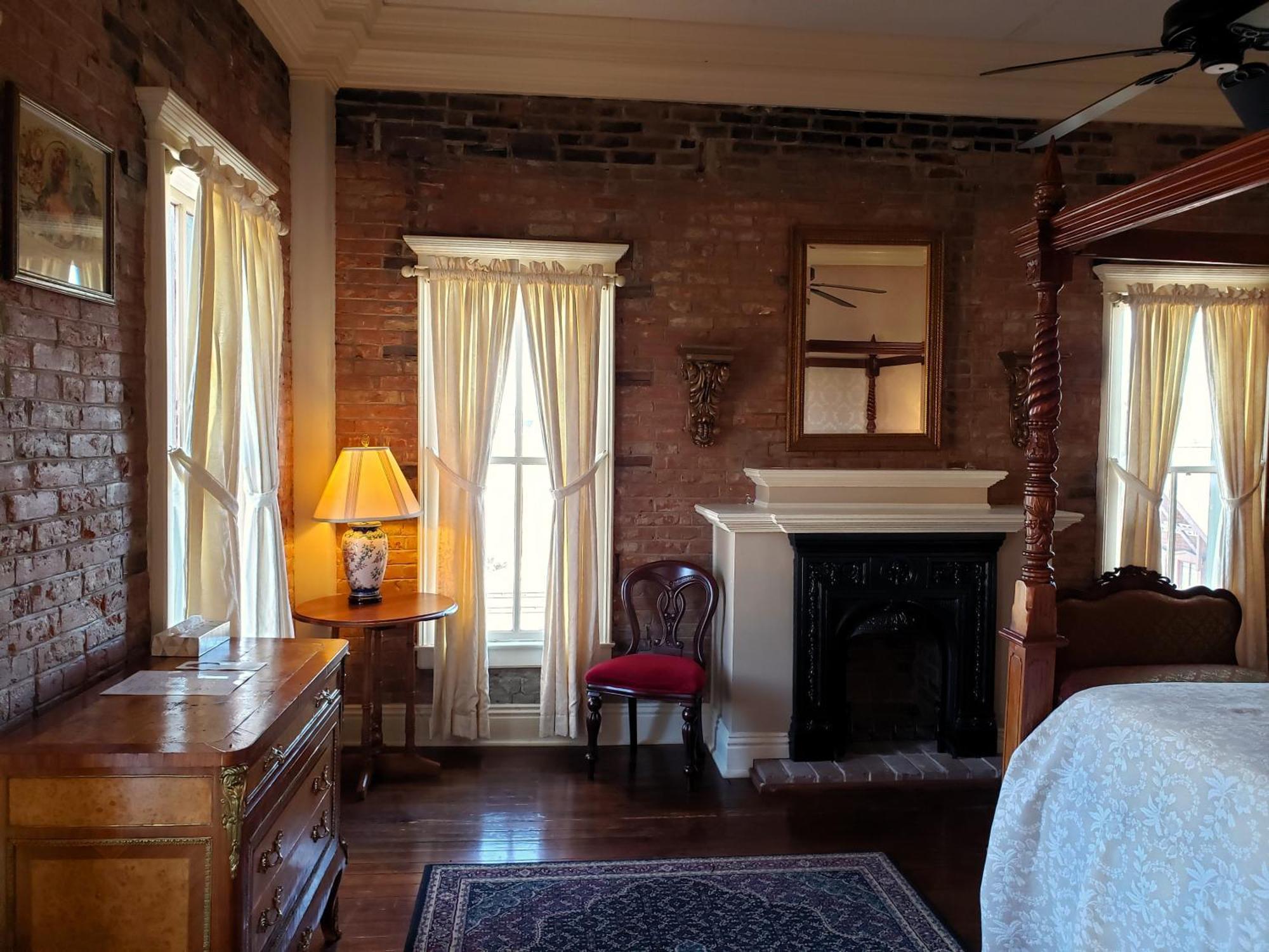Iron Horse Hotel Blackwater Bagian luar foto