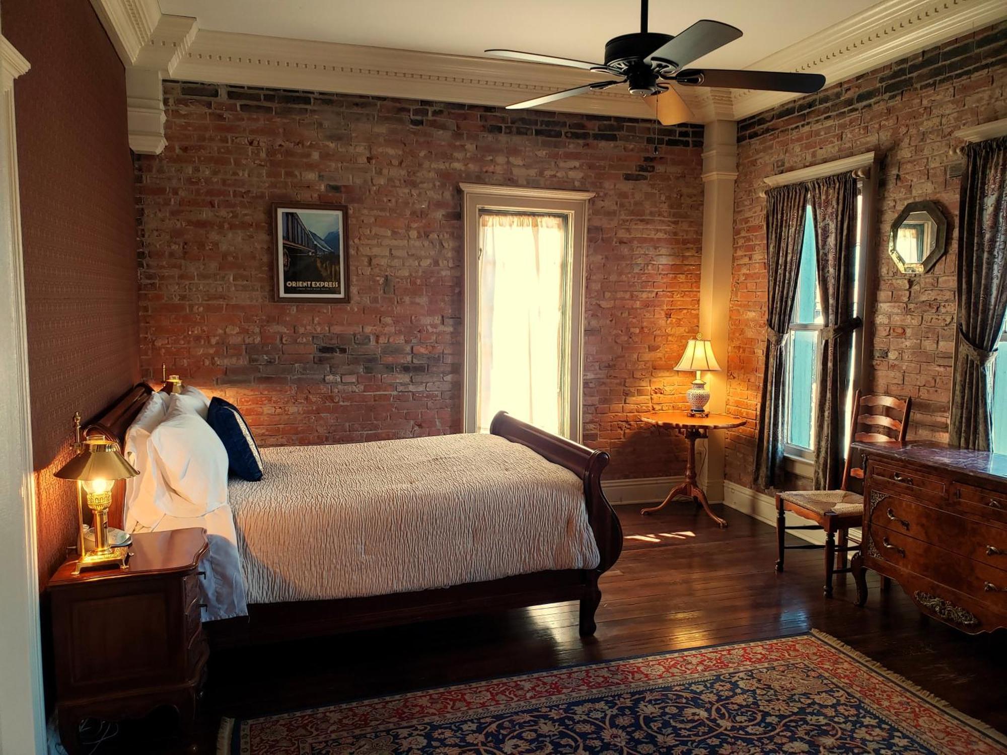 Iron Horse Hotel Blackwater Bagian luar foto
