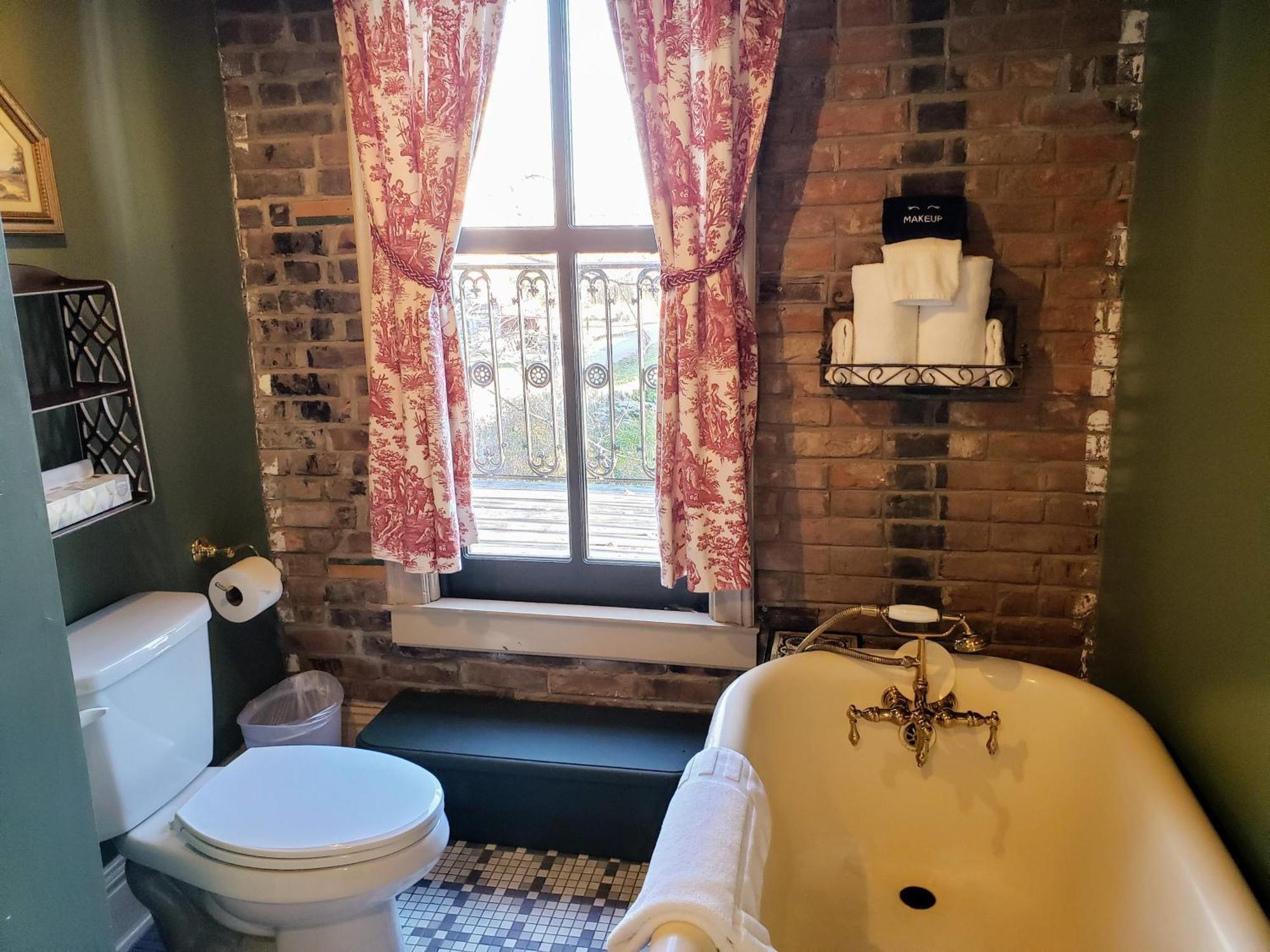 Iron Horse Hotel Blackwater Bagian luar foto