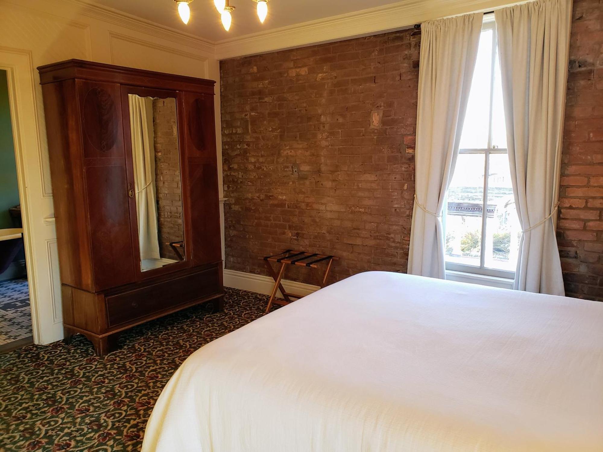 Iron Horse Hotel Blackwater Bagian luar foto