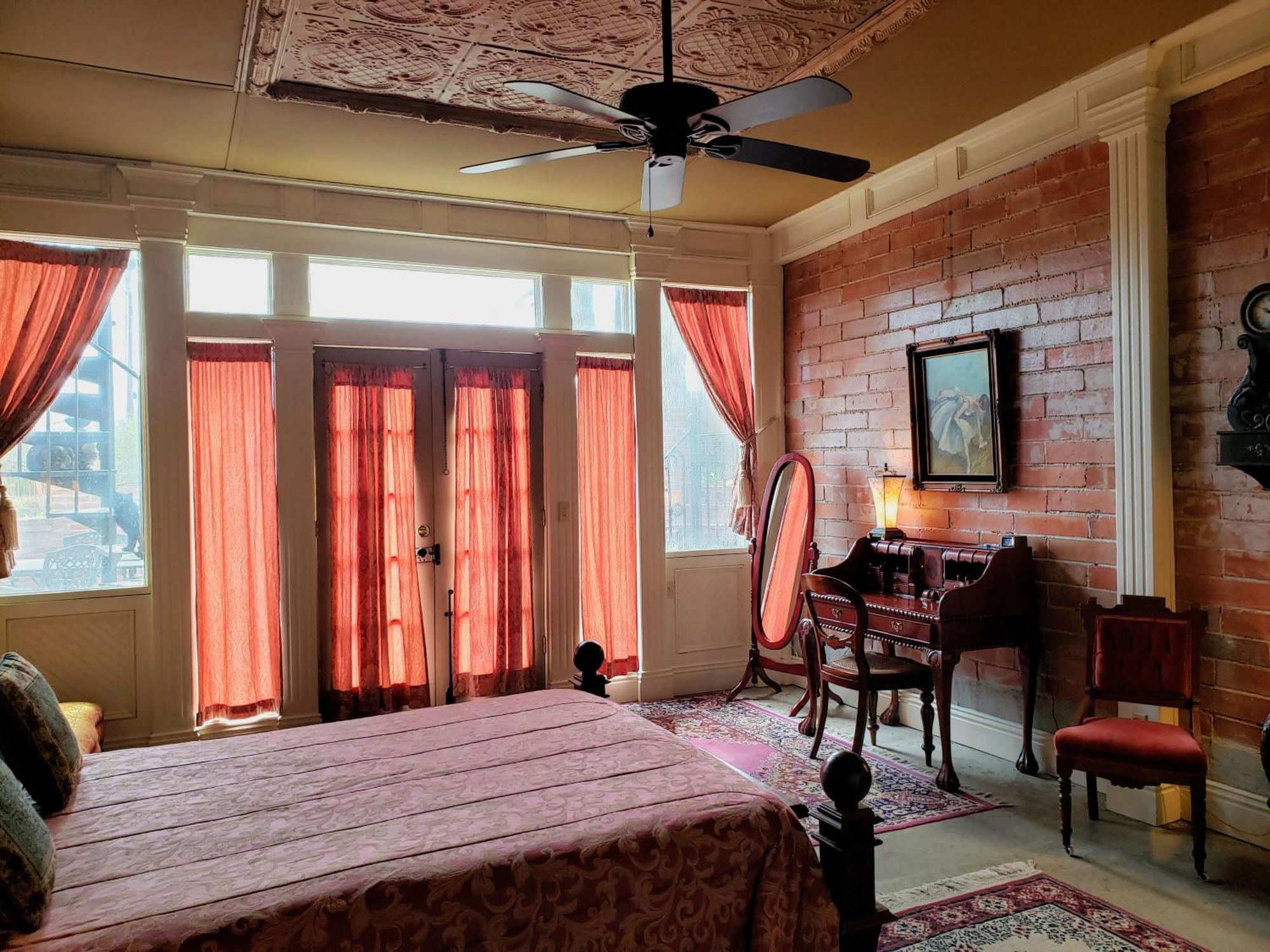 Iron Horse Hotel Blackwater Bagian luar foto